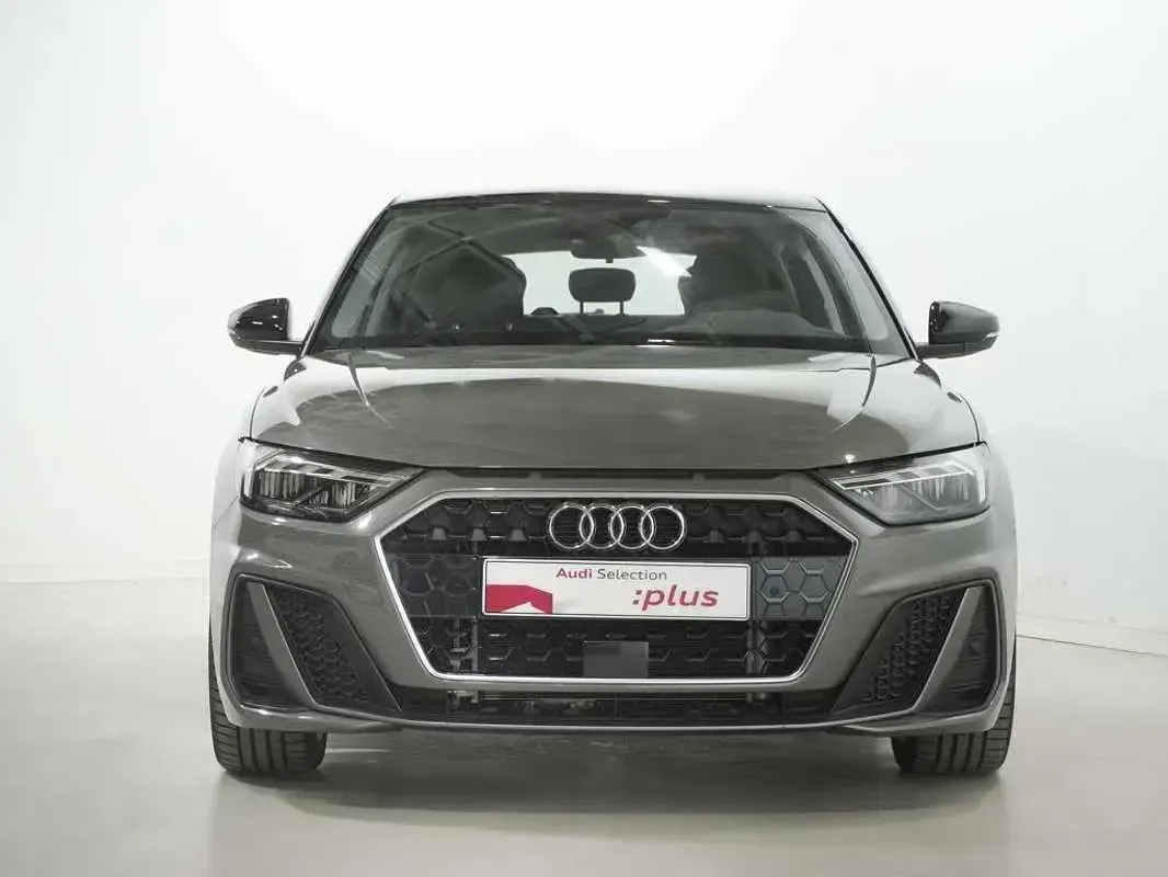 Usado Audi A1 Sportback 116 CV (85 kW) 2025 Gris Utilitario