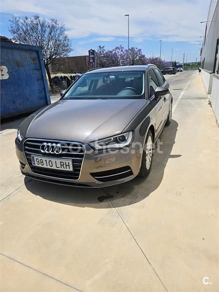 Beige Usado 2013 Audi A3 Sportback Ambiente Berlina | 8500 € (Un poco caro) - Imagen 1/4