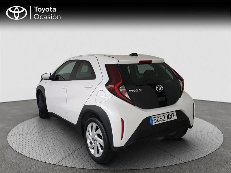 Usado Toyota Aygo X Play 72 CV (52 kW) 2024 Blanco SUV
