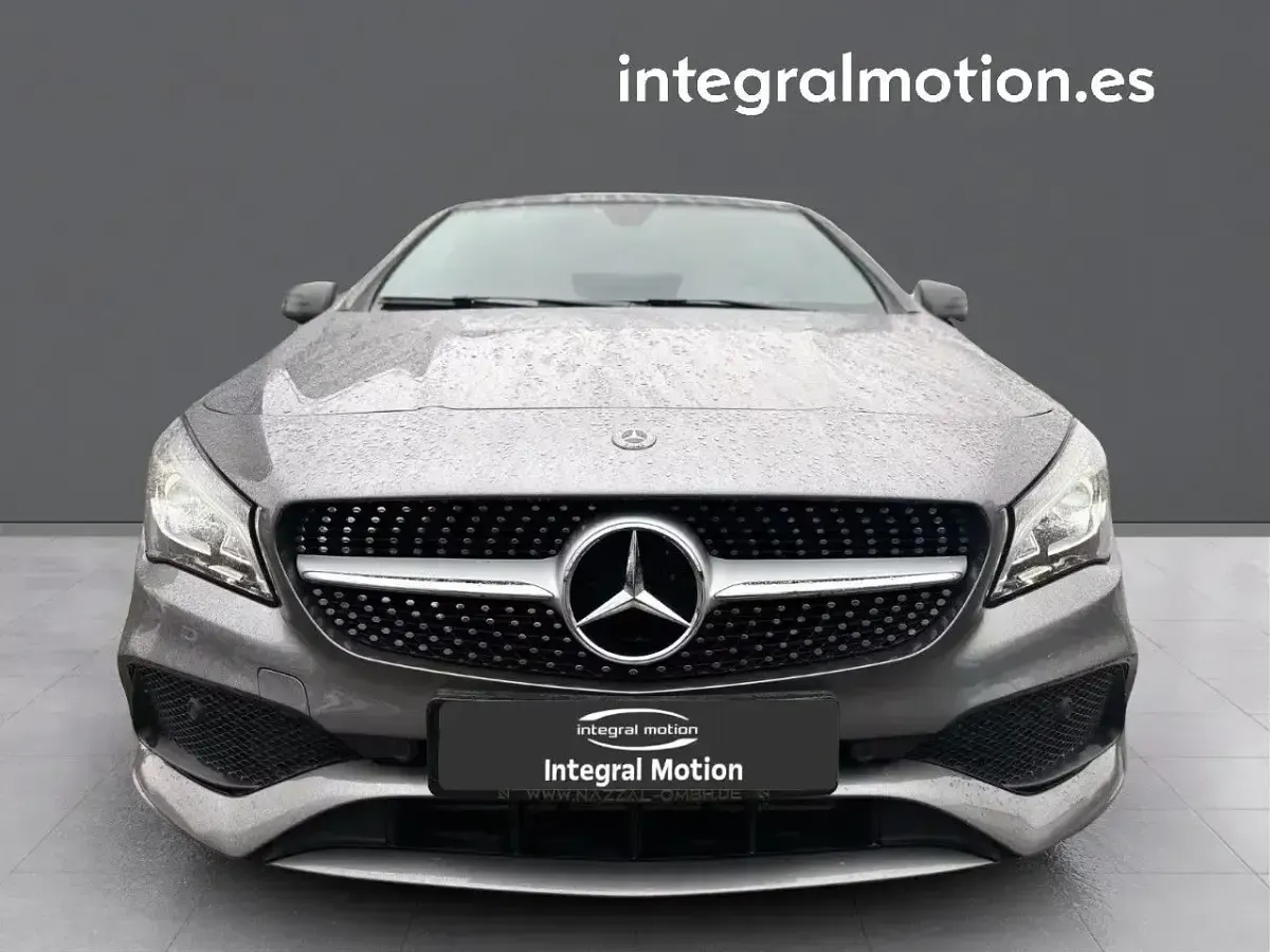 Usado Mercedes CLA200 Shooting Brake 136 CV (100 kW) 2018 Gris Familiar