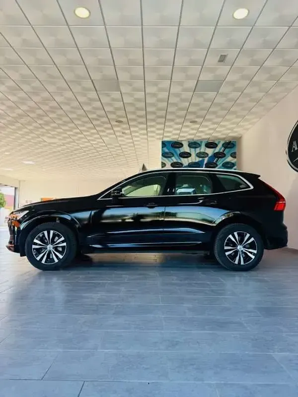 Usado Volvo XC60 Momentum 197 CV (144 kW) 2021 Negro SUV