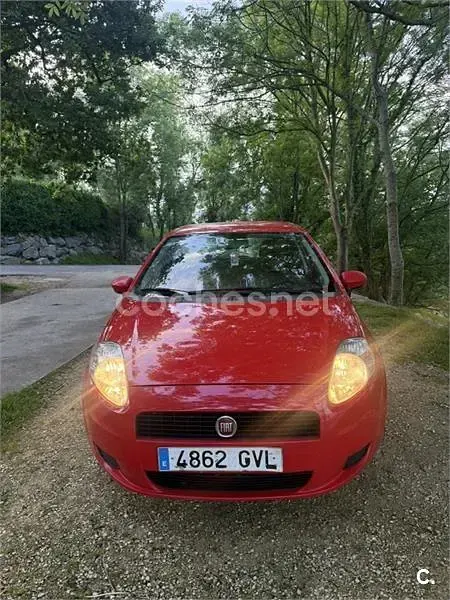Usado Fiat Punto Active 75 CV (55 kW) 2010 Rojo Utilitario