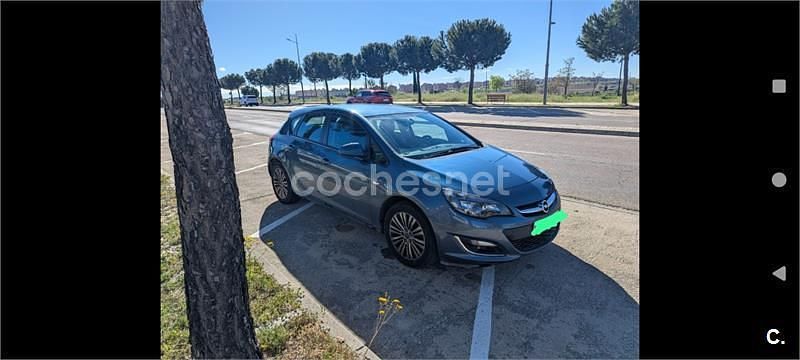Usado Opel Astra Selective 110 HP (80 kW) 2013 Azul Sedan