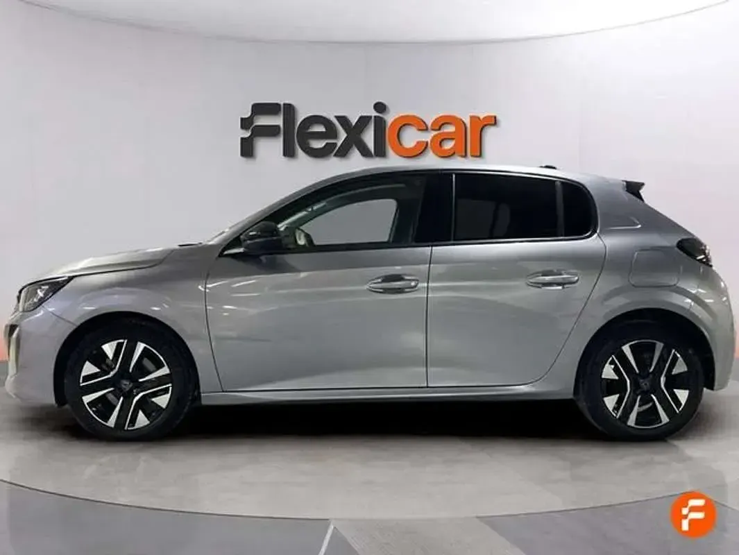 Usado Peugeot 208 Allure 101 CV (74 kW) 2025 Gris Utilitario
