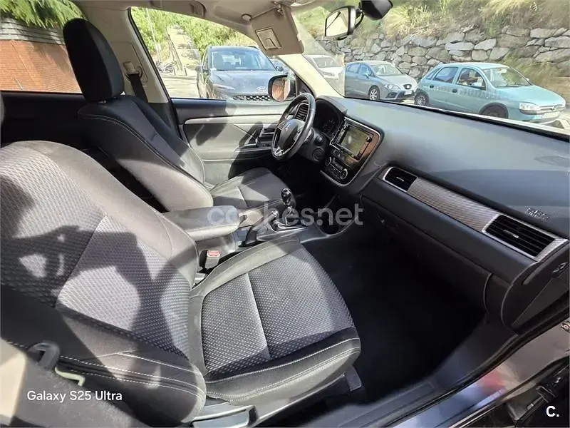 Usado Mitsubishi Outlander Motion 150 CV (110 kW) 2017 Gris / plata SUV