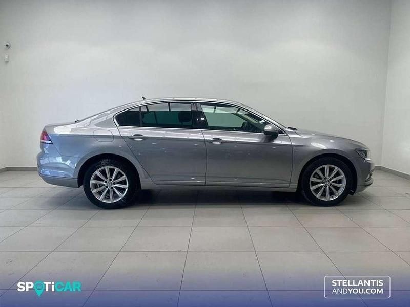 Usado VW Passat Advance 150 CV (110 kW) 2019 Gris Berlina