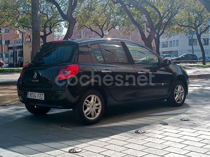 Usado Renault Clio II Business 70 CV (51 kW) 2008 Blanco Berlina