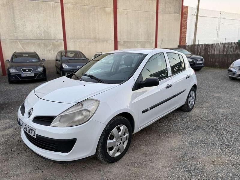 Usado Renault Clio II Authentique 75 CV (55 kW) 2006 Blanco Utilitario