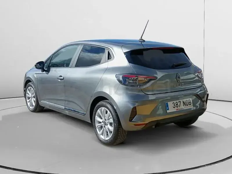 Usado Renault Clio V Evolution 100 CV (73 kW) 2025 Gris / plata Berlina