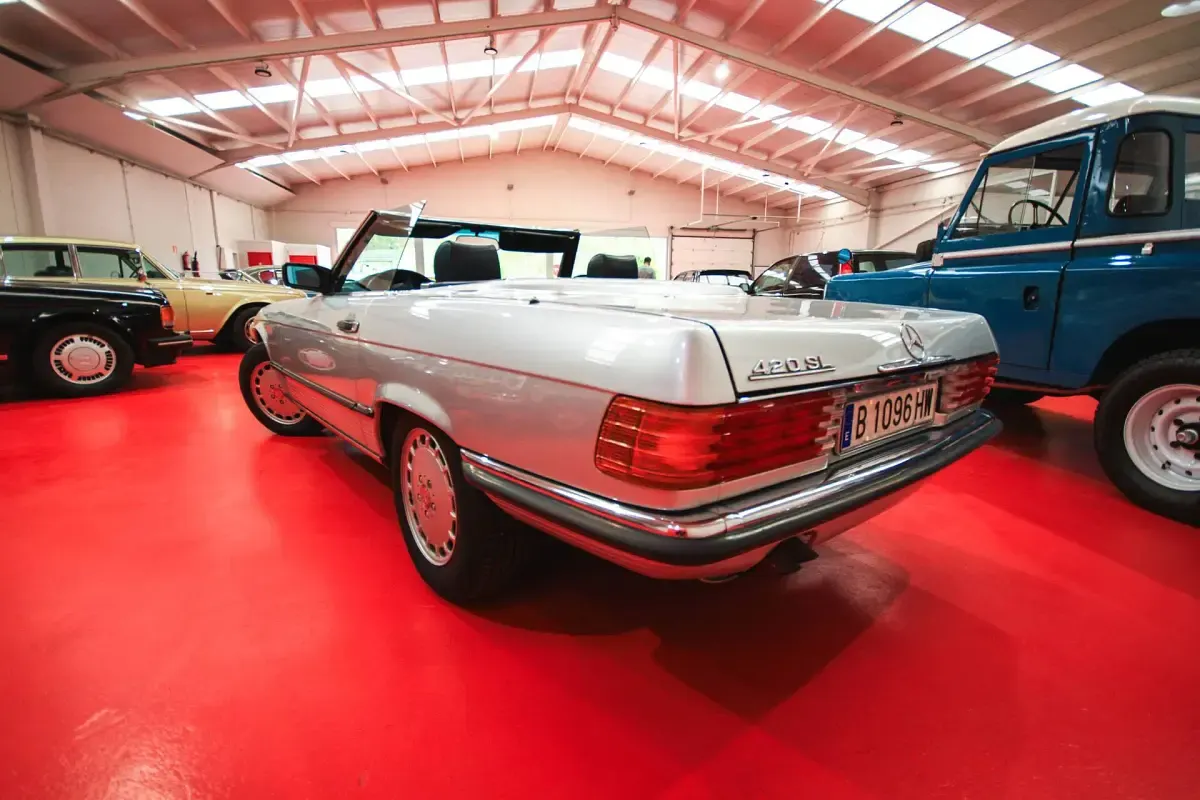 Usado Mercedes SL420 218 CV (160 kW) 1987 Gris Descapotable