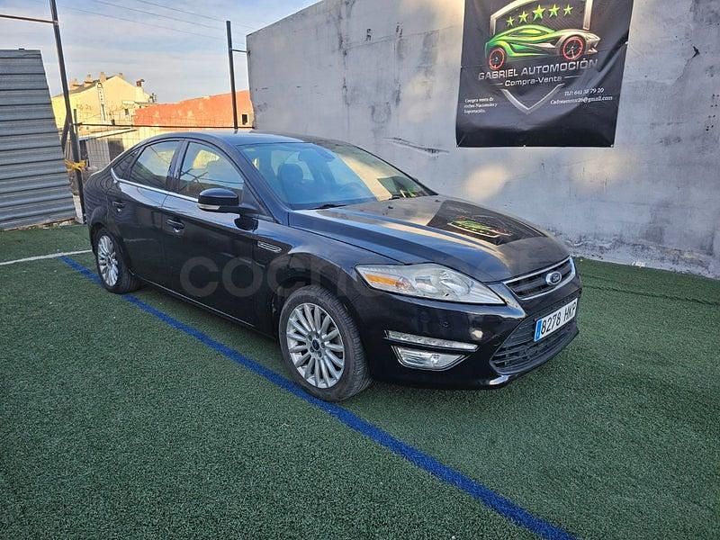 Usado Ford Mondeo Limited 140 CV (102 kW) 2013 Negro Berlina
