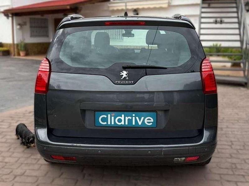 Usado Peugeot 5008 Active 114 HP (83 kW) 2014 Cinzento Monovolume