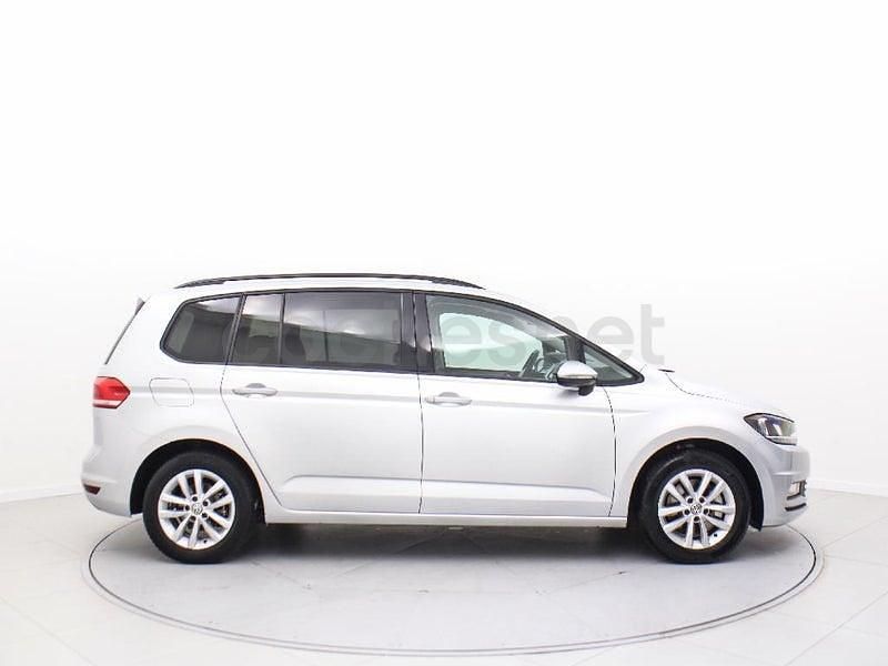 Usado VW Touran Advance 150 CV (110 kW) 2016 Gris / plata Monovolumen