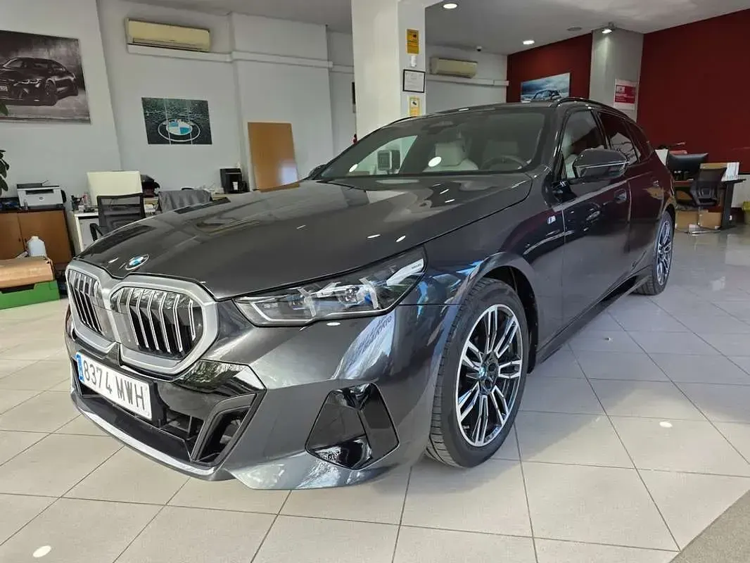 Usado BMW 520 Comfort Edition 196 CV (144 kW) 2024 Gris Familiar