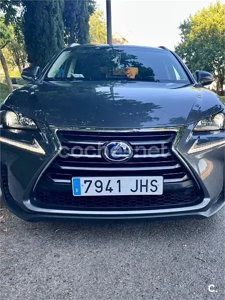 Usado Lexus NX300h Executive Line 197 CV (144 kW) 2015 Gris / plata SUV