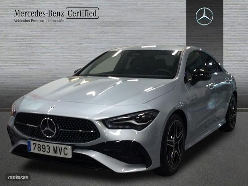 Blanco Usado 2023 Mercedes CLA200 AMG line Berlina | 35.900 € (Buen precio) - Imagen 1/4