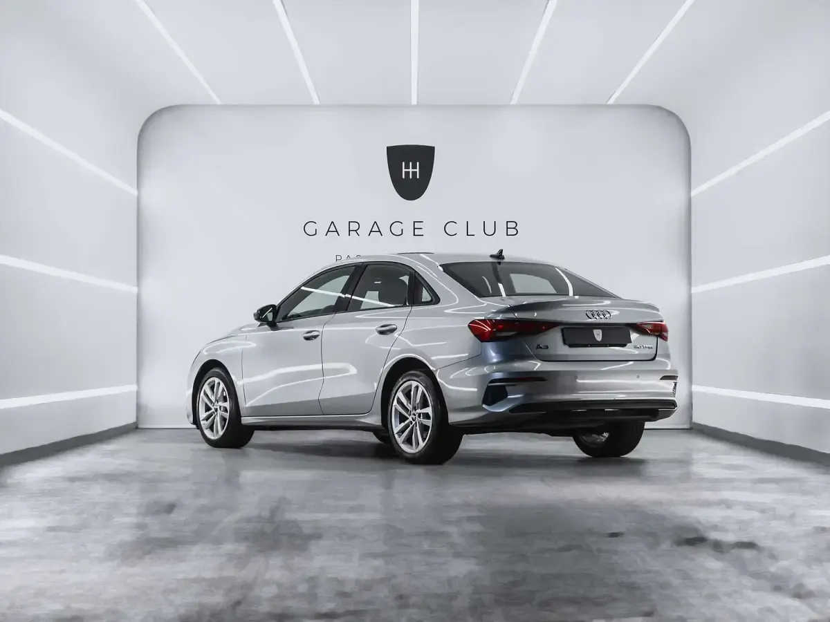 Usado Audi A3 Advanced Plus 110 CV (80 kW) 2020 Gris / plata Berlina