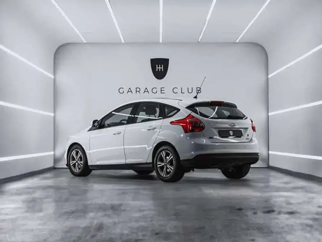 Usado Ford Focus Trend 125 CV (91 kW) 2013 Blanco Utilitario