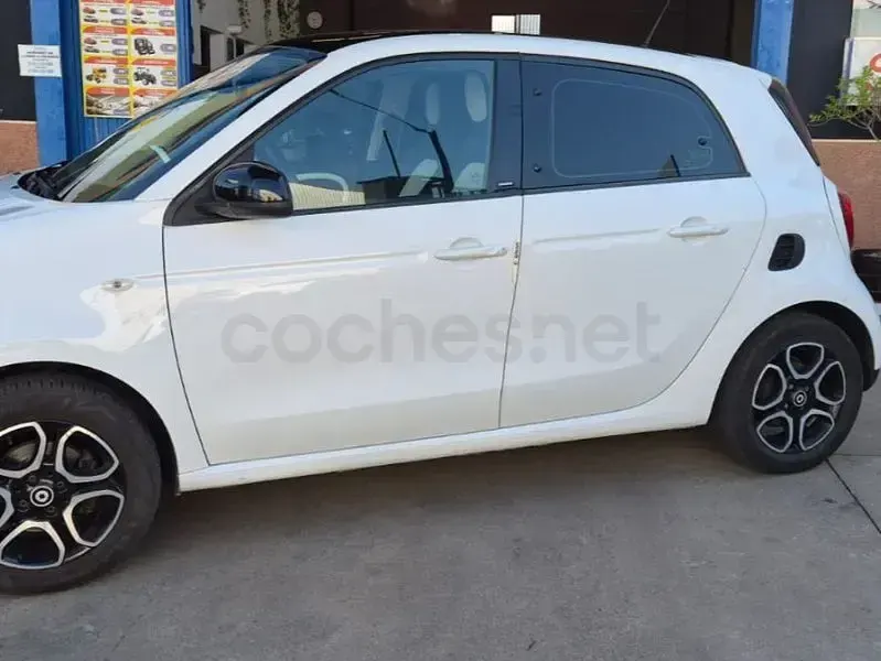 Usado Smart ForFour Proxy 71 CV (52 kW) 2015 Blanco Utilitario