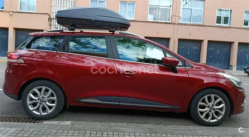 Usado Renault Clio Zen 90 CV (66 kW) 2016 Granate Familiar