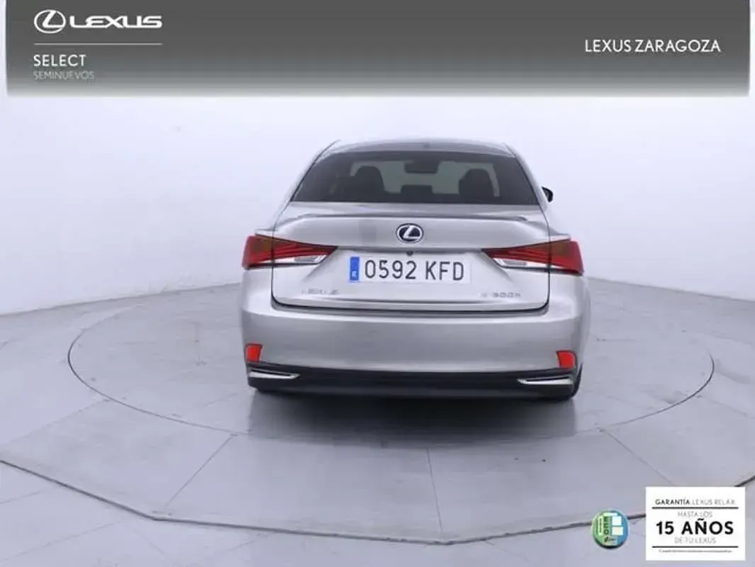 Usado Lexus IS300h Executive Line 223 CV (164 kW) 2017 Gris Berlina