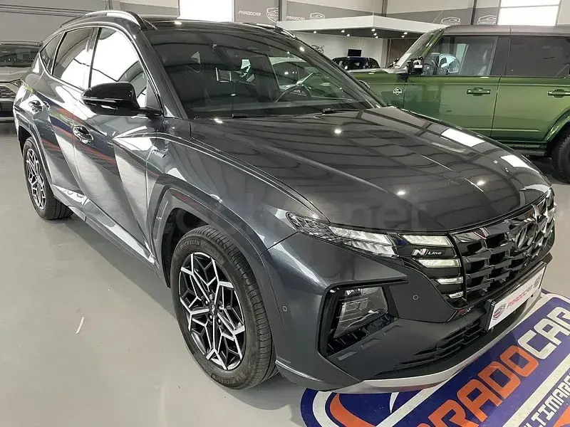 Usado Hyundai Tucson 265 CV (194 kW) 2023 Gris / plata SUV