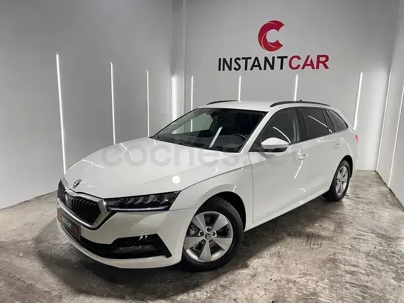 Usado Skoda Octavia 110 CV (80 kW) 2022 Blanco Familiar