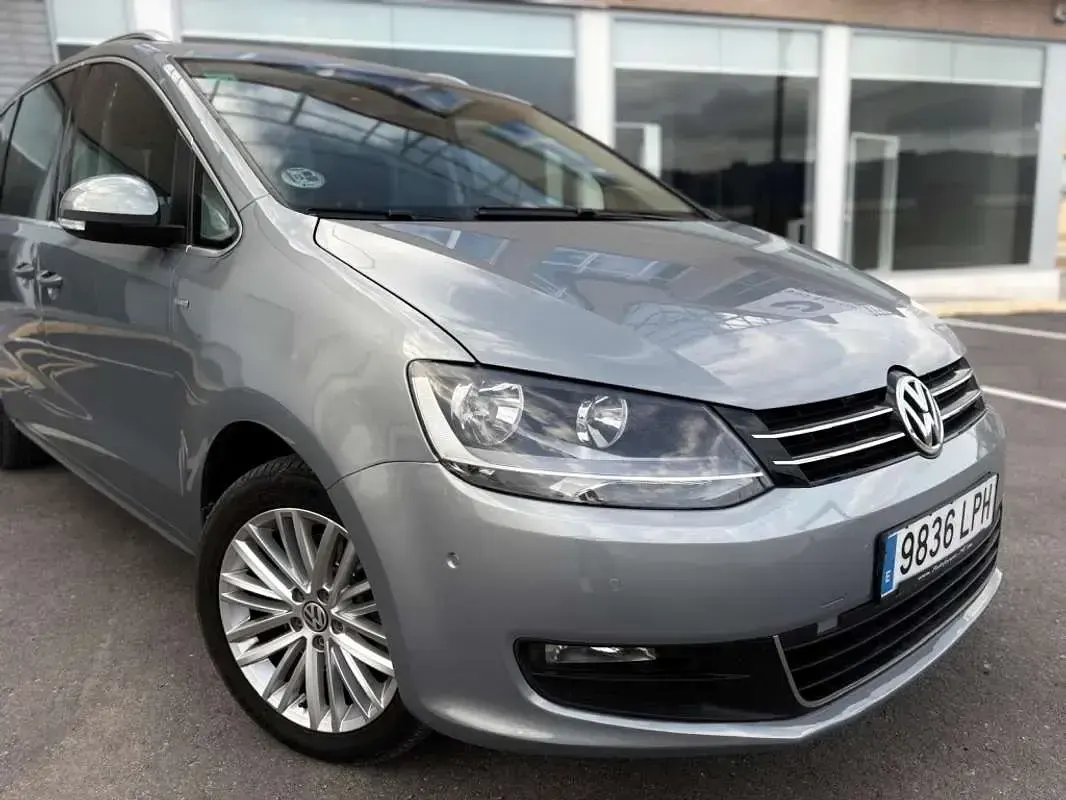 Usado VW Sharan Advance 140 CV (102 kW) 2013 Gris Monovolumen