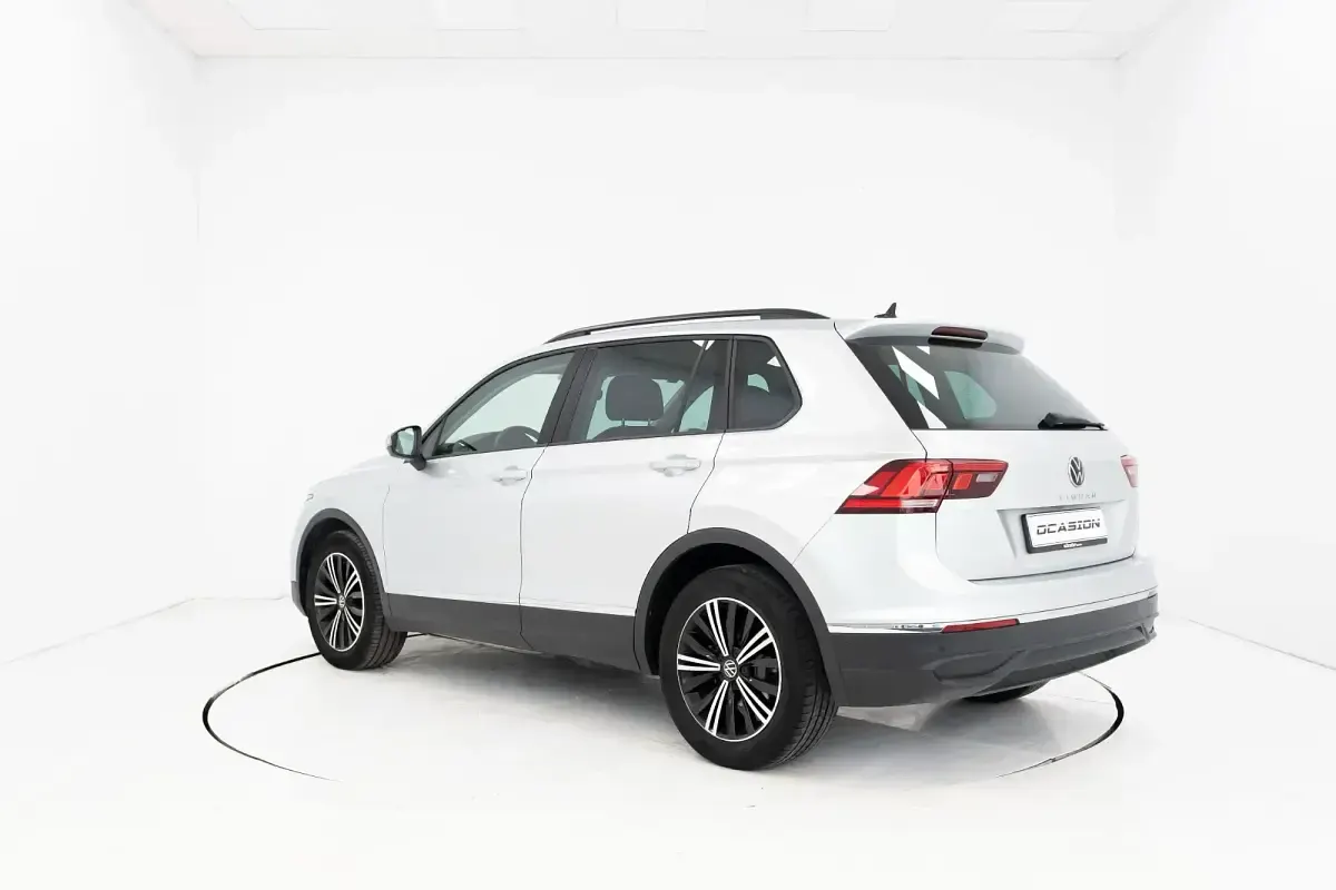 Usado VW Tiguan Life 150 CV (110 kW) 2021 Gris / plata SUV