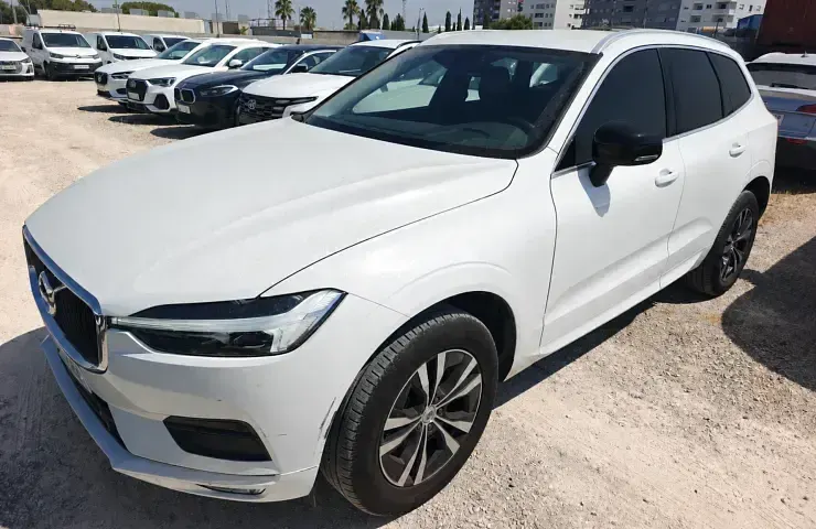 Usado Volvo XC60 Momentum 194 CV (142 kW) 2021 Blanco SUV