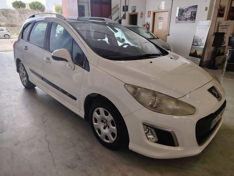 Usado Peugeot 308 SW Active 112 CV (82 kW) 2011 Blanco Familiar