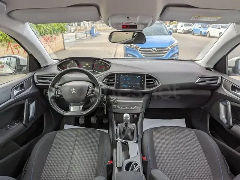 Usado Peugeot 308 Style 130 CV (95 kW) 2019 Blanco Berlina
