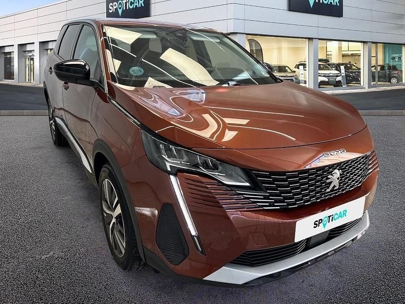 Usado Peugeot 5008 Allure 131 CV (96 kW) 2022 Marrón SUV