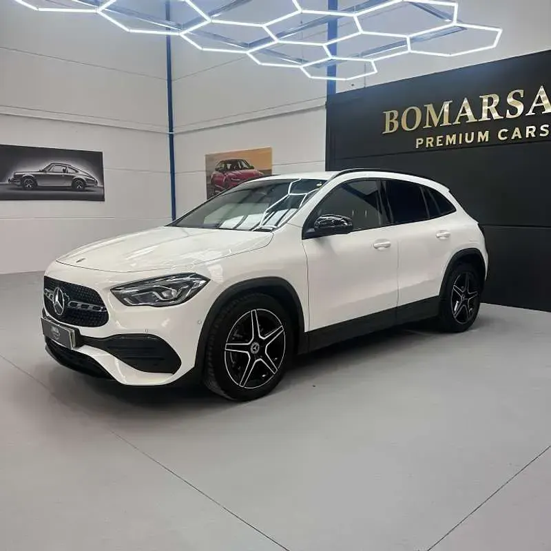 Usado Mercedes GLA200 150 CV (110 kW) 2021 Blanco SUV