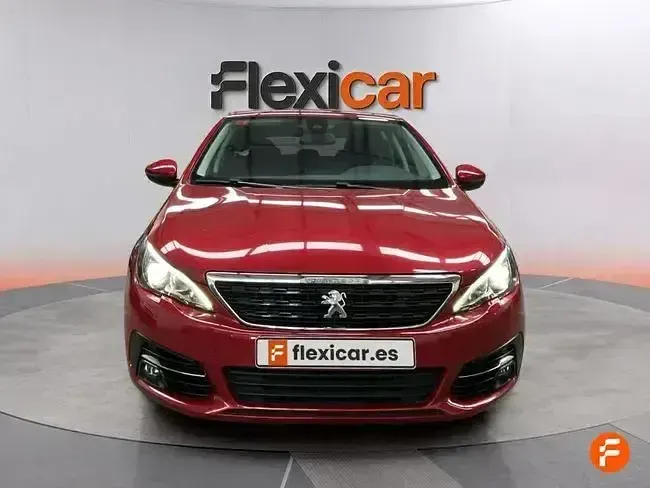 Usado Peugeot 308 Style 130 CV (95 kW) 2019 Rojo Berlina