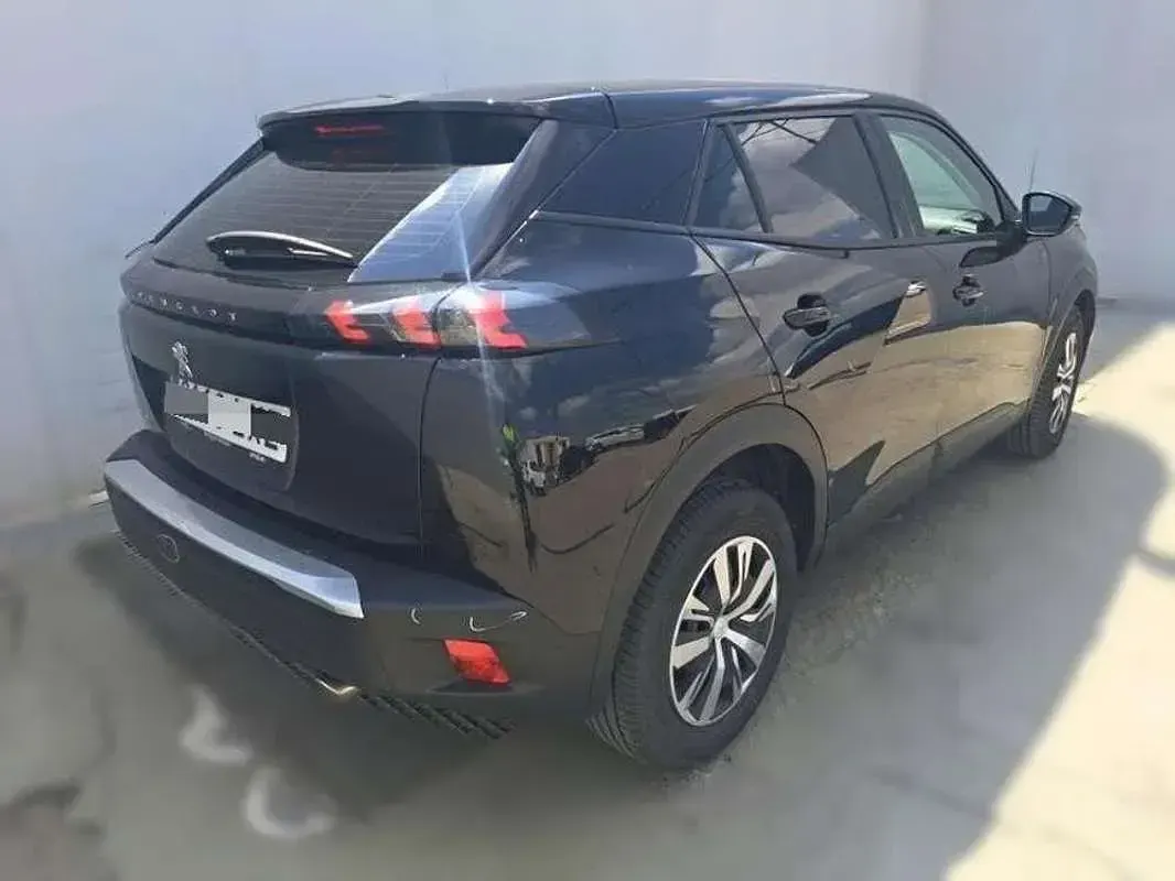 Usado Peugeot 2008 Active 110 CV (80 kW) 2022 Negro SUV