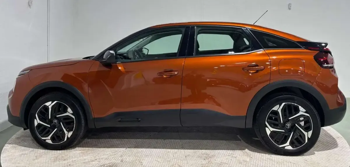 Usado Citroën C4 Feel 110 CV (80 kW) 2022 Naranja Utilitario