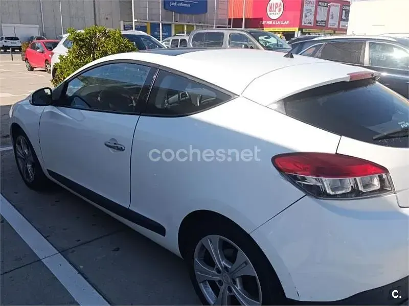 Usado Renault Mégane Expression 105 CV (77 kW) 2009 Blanco Berlina