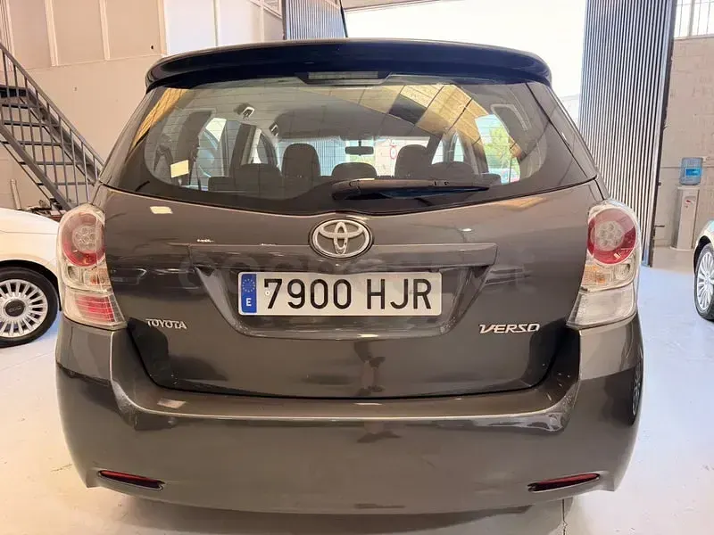 Usado Toyota Verso Advance 126 CV (92 kW) 2012 Gris / plata Monovolumen
