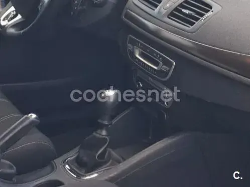 Usado Renault Mégane GrandTour LIMITED 110 CV (80 kW) 2015 Blanco Familiar