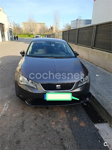 Usado Seat Leon Style 105 CV (77 kW) 2015 Gris / plata Berlina