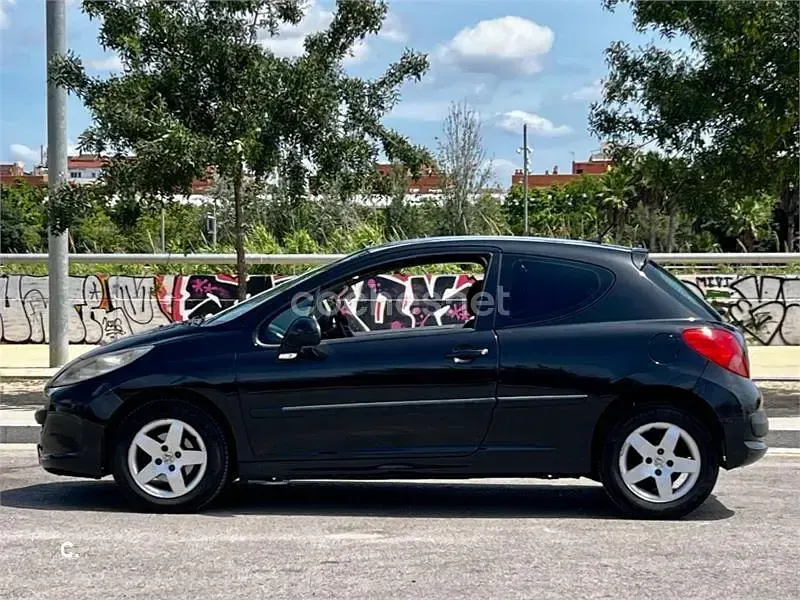 Usado Peugeot 207 90 CV (66 kW) 2006 Negro Berlina
