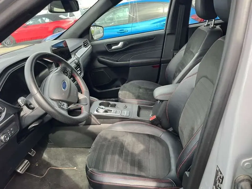 Usado Ford Kuga ST-Line X 190 CV (139 kW) 2023 Gris SUV