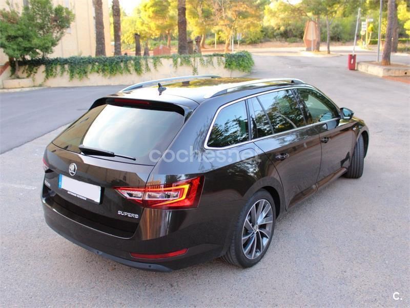 Usado Skoda Superb 150 CV (110 kW) 2017 Familiar