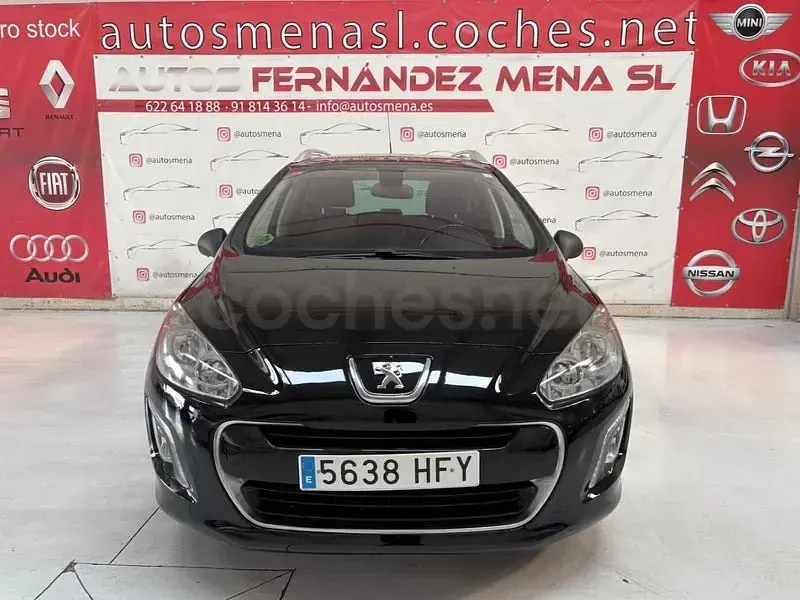 Usado Peugeot 308 SW Premium 120 CV (88 kW) 2011 Gris / plata Familiar