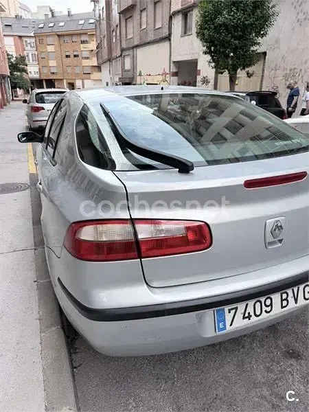 Usado Renault Laguna II Authentique 110 CV (80 kW) 2002 Gris / plata Berlina
