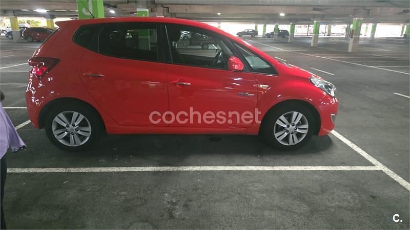 Usado Hyundai ix20 115 CV (84 kW) 2013 Rojo Utilitario