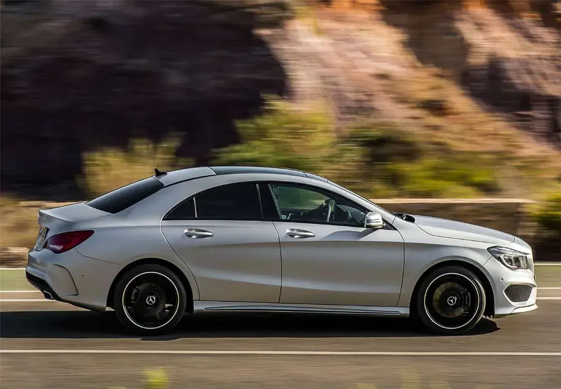 Usado Mercedes CLA200 136 CV (100 kW) 2018 Gris Coupe