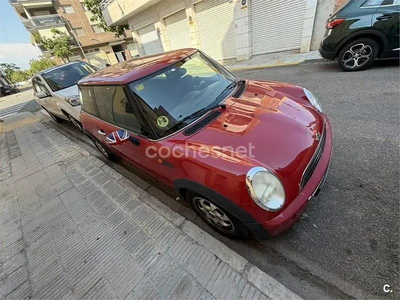 Usado Mini ONE 90 CV (66 kW) 2004 Rojo Utilitario