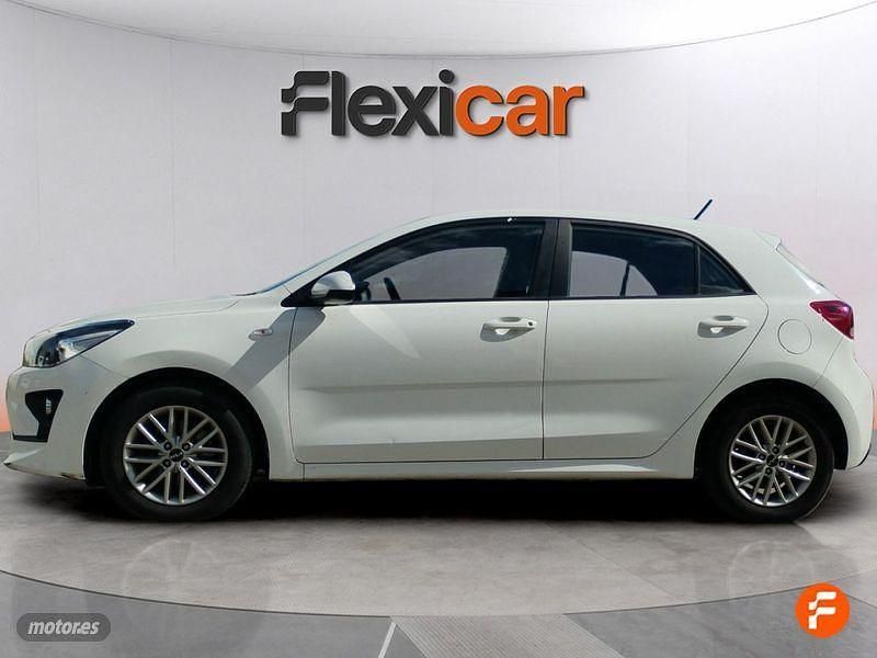 Usado Kia Rio 101 CV (74 kW) 2022 Blanco Berlina